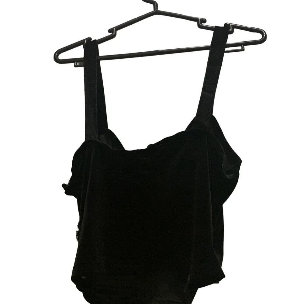 Rabbit Rose Black‎ Velvet Top